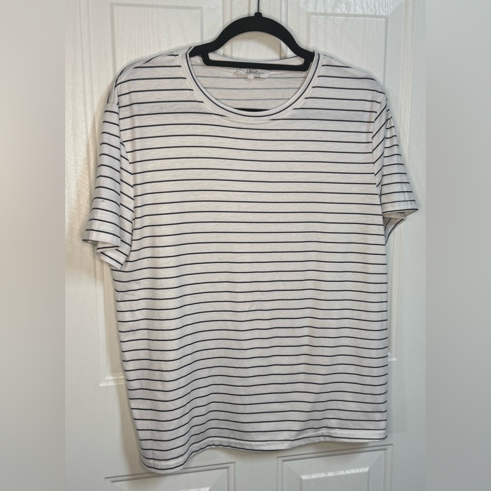 Striped Short Sleeve Women's Tee Size Medium